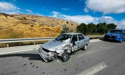 Eskişehir yolunda kontrolden çıkan kamyon karşı şeride geçti: Sürücü hastaneye kaldırıldı