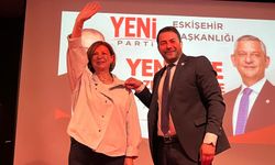 Başkan Ünlüce YENİ Parti rozetini taktı