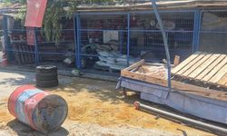 Eskişehir'de otomobil dükkana daldı