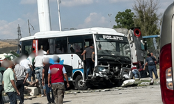 Eskişehir yolunda halk otobüsü ile kamyon çarpıştı: Çok sayıda yaralı var