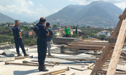 Eşini ve kayınvalidesini bıçakladı, canlı yayında canına kıymaya kalktı