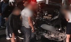 Otomobil bariyerlere saplandı: 3 astsubay yaralandı