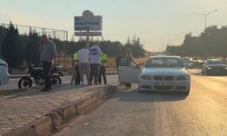 Eskişehir'de otomobil ile motosiklet çarpıştı: Motosiklet sürücüsü yola savruldu