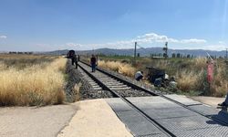 Tren traktöre çarptı: Ölü ve yaralılar var
