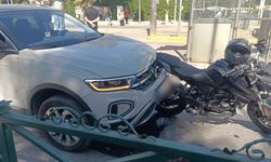 Eskişehir'de yayalara yol veren motosikletli sürücüye otomobil çarptı