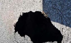 Eskişehir'in işlek bölgesinde yol çöktü