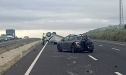 Eskişehir'de çarpışan iki otomobilden biri takla attı