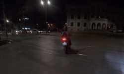 Eskişehir'de ışık yandı, yönü karıştırdı: Arkadaşı kahkahalara boğuldu