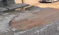 Büyükdere Mahallesi'ndeki çukurlu yollar tamir edilmeyi bekliyor