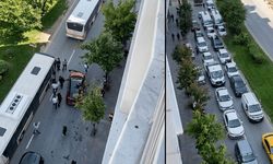 Eskişehir'de otomobil ve belediye otobüsü çarpıştı: Trafik durdu
