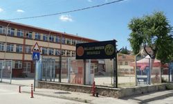 Eskişehir'de 7. sınıf öğrencisi arkadaşlarına makas çekti iddiası: "Burada katliam yapacağım"