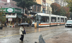 Meteoroloji uyarmıştı: Eskişehir'de sağanak yağış başladı