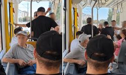 Tramvayda 'ayağıma bastın' kavgası: Yolcular araya girdi