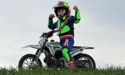 Eskişehir'de minik İkra bisikletten önce motosiklet kullanmayı öğrendi