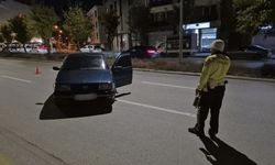 Çamlıca Mahallesi'nde ekipler sahaya indi: Denetimi görünce aracını bırakıp kaçtı