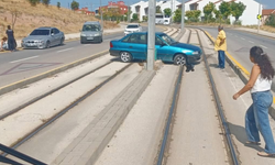 Tramvay yolunda kaza: Seferler durdu