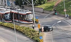 Eskişehir’de tramvay ve otomobil çarpıştı: Seferler durdu