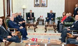 Vali Yılmaz şehit aileleri derneklerinin temsilcileri ile gazileri makamında ağırladı