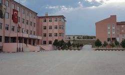 Mustafa Kemal Atatürk Mesleki ve Teknik Anadolu Lisesi öğretmenlerinden Özlem Demet Sayar hayatını kaybetti