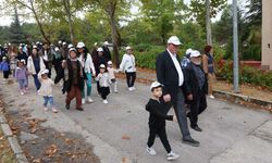 Odunpazarı'nda anlamlı buluşma: Çınarlar ve minikler birlikte yürüdü