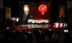 Eskişehir’de minikler cumhuriyeti müzik ve şiirlerle kutladı