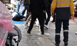 Kentin göbeğinde sopa ve demir çubuklarla darbettiler