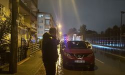 Eskişehir’de kafa kafaya çarpıştılar! Yanan aracını sigara içerek izledi