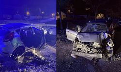 Eskişehir yolunda kontrolden çıkan otomobil bariyerlere çarptı: 5 yaralı
