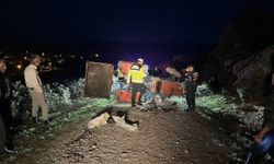 Devrilen traktörün altında kalan sürücü hayatını kaybetti