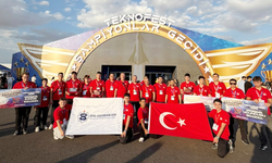 Eskişehirli öğrenciler TEKNOFEST ödüllerini Cumhurbaşkanı Erdoğan’ın elinden aldı