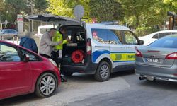 Eskişehir'den karşıdan karşıya geçmeye çalışan yaşlı adama otomobil çarptı