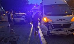Eskişehir'de okul servisi ve otomobil çarpıştı