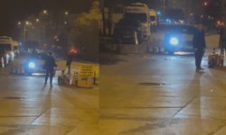 Eskişehir trafiğinde gergin anlar! Aracından inip motosikletlinin üstüne yürüdü