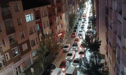 Kırım Caddesi’nde trafik çilesi: Araç kuyruğu metrelerce uzadı