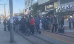 Eskişehir’de tramvay yolu üzerinde scooter ile otomobil çarpıştı
