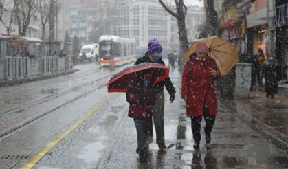 Eskişehir’e yeniden yağan kar kartpostallık görüntüler oluşturdu