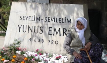 Yunus Emre 701’inci ölüm yıldönümünde kabri başında anıldı