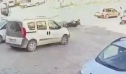 20 yaşındaki motosiklet sürücüsünün tırın altında kaldığı anlar ortaya çıktı