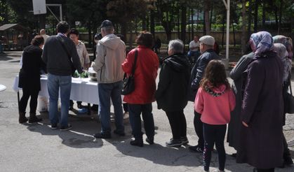 Oy kullanmaya giden seçmene bu kez pilav ayran sürprizi