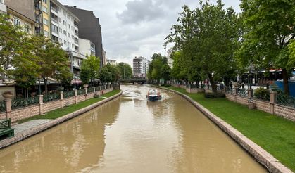 Sağanaklar Porsuk Çayı'nı kahverengiye boyadı