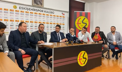 Eskişehirspor Başkanı Erkan Koca açıklama yapıyor