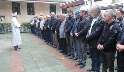 Gazze’de İsrail'in hastane saldırısında hayatını kaybedenler için gıyabi cenaze namazı kılındı