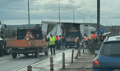 Eskişehir-Ankara yolunda kontrolden çıkan tır bariyerlere çarptı