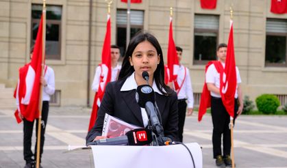 23 Nisan Ulusal Egemenlik ve Çocuk Bayramı 104. Yıl Kutlama Programı Valilik Meydanı'nda gerçekleşti