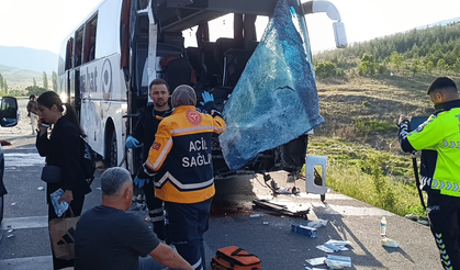 Afyonkarahisar'da yolcu otobüsü kazası: Çok sayıda yaralı var