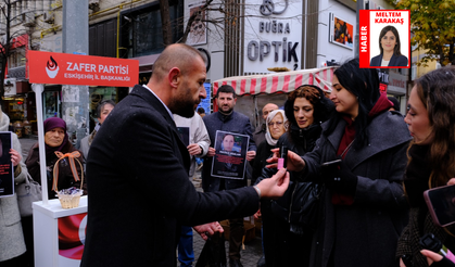 Zafer Partisi Eskişehir İl Başkanı kadın gazetecilere biber gazı hediye etti