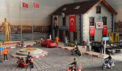 Evinin bir odasına küçük Eskişehir'i kurdu