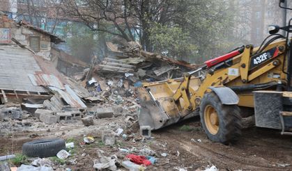 Eskişehir'deki tehlikeli metruk bina yıkıldı!