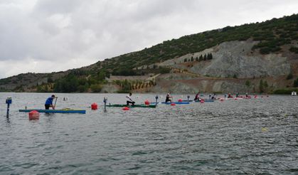 Eskişehir'de 536 sporcu şampiyonluk için kürek çekti