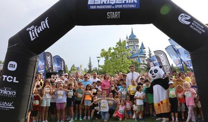 ETi Lifalif 6. Uluslararası Eskişehir Yarı Maratonu binlerce sporcunun katılımıyla gerçekleşti